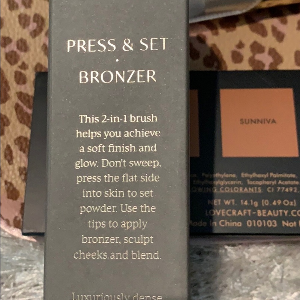 Lovecraft Bronzer Palette & Complex Culture Brush - Picture 3 of 4